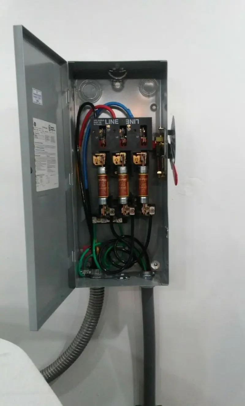 Three-phase disconnect switch installed for Smoke Detector Installation in Harrah